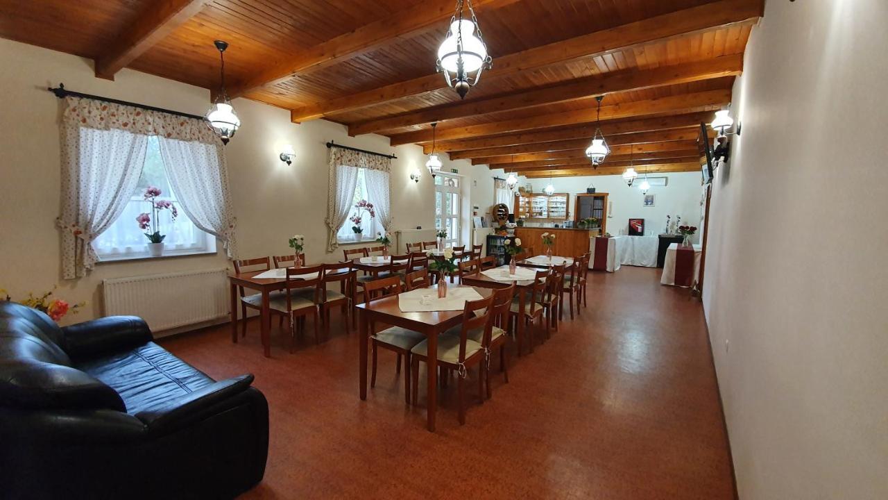 Anna Panzio Otel Dunavarsány Dış mekan fotoğraf